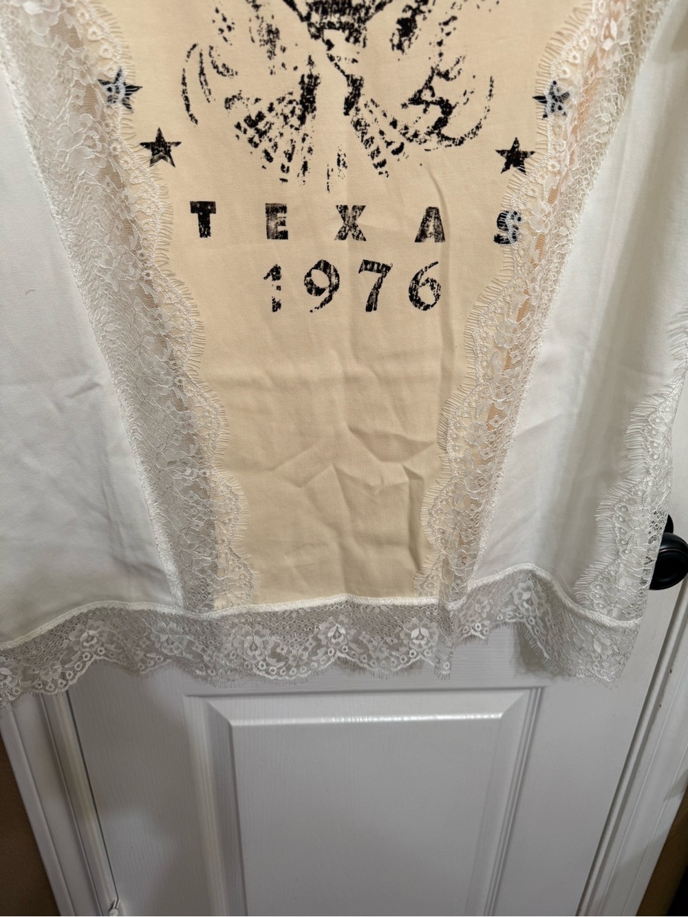 H161 NWT Blue Velvet M pp28 Boho Lace-Trim Austin Texas Graphic Tee - Cream Top - Picture 5 of 10